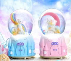 Gökkuşaklı Unicorn Işıklı Müzikli Püskürtmeli Büyük Boy Kar Küresi