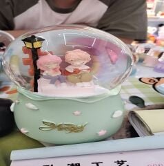 Işıklı Müzikli Püskürtmeli Büyük Boy Kar Küresi