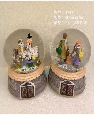 Romantik Aşıklar Işıklı Müzikli Püskürtmeli Büyük Boy Kar Küresi