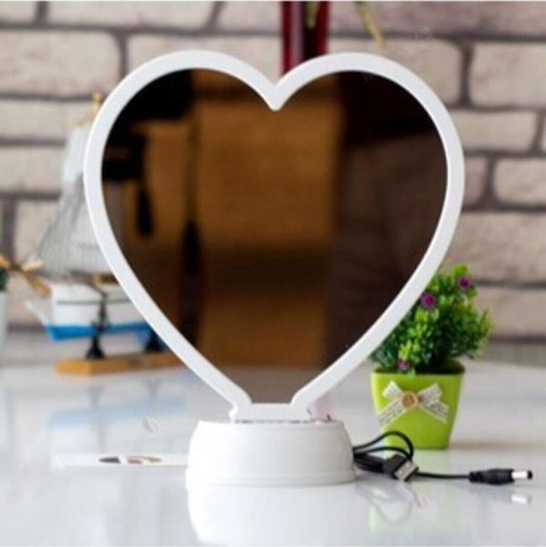 Orta Boy Beyaz Led Işıklı Kalp Şeklinde Sihirli Ayna 18cm