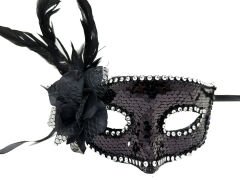 Siyah Yandan Tüylü Güllü Taşlı Pullu Maske