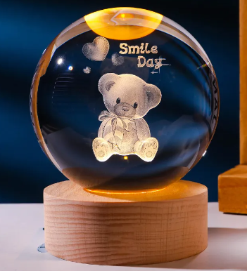 Dekoratif Ayıcık Tasarımlı Ahşap altlıklı Işıklı Cam Küre Cam:6cm Ahşap:2cm