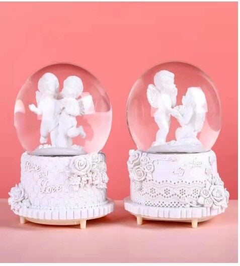 Melek Tasarımlı Işıklı Müzikli Püskürtmeli Büyük Boy Kar Küresi