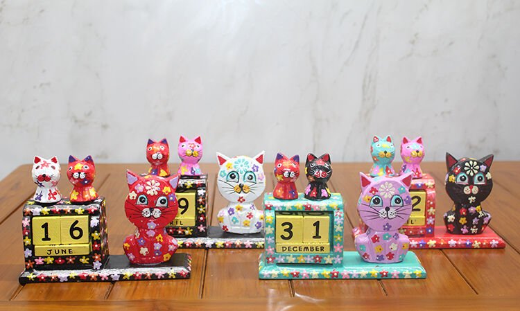 Ahşap Kedili Takvim Orta Boy