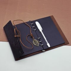 Beyaz Jel Kalem Ve Siyah Yapraklı Deri Hatıra Defteri