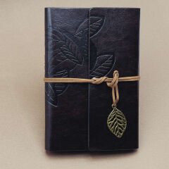 Beyaz Jel Kalem Ve Siyah Yapraklı Deri Hatıra Defteri