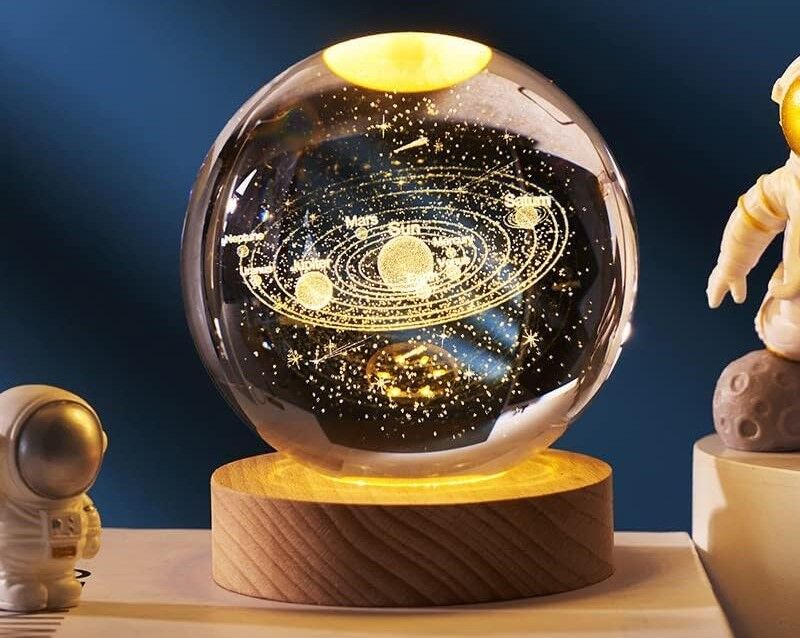 Dekoratif Gezegen Tasarımlı Ahşap altlıklı Işıklı Cam Küre Büyük BoyCam:8cm Ahşap:2cm