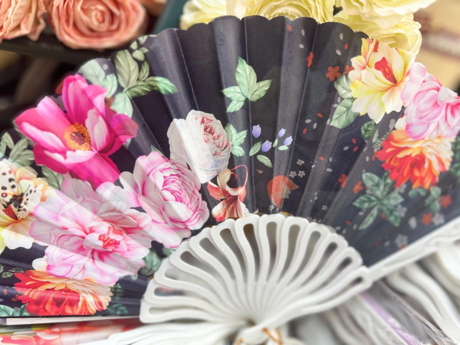 Plastik Desenli Yelpaze