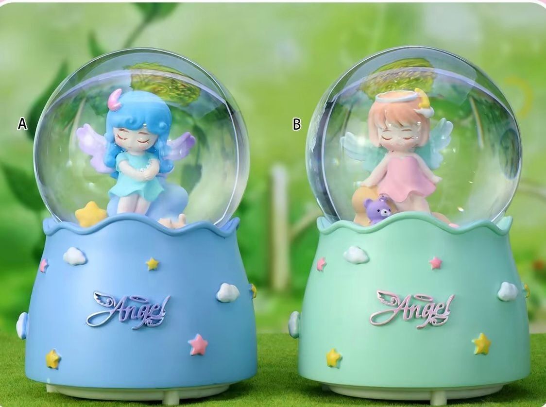 Kanatlı Çocuk Melek Işıklı Müzikli Püskürtmeli Büyük Boy Kar Küresi