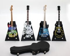 Çantalı Gitar Figürü