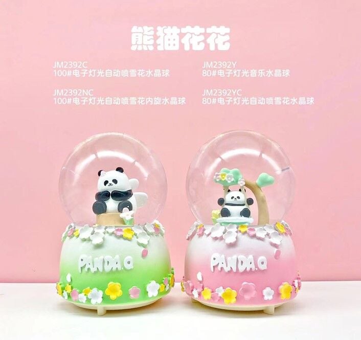 Sevimli Panda Işıklı Müzikli Püskürtmeli Büyük Boy Kar Küresi