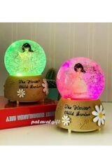 Müzisyen Kız Işıklı Müzikli Püskürtmeli Büyük Boy Kar Küresi