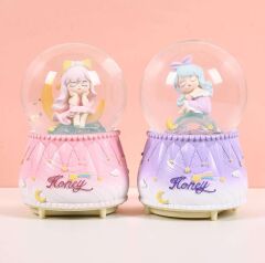 Mutlu Kız Işıklı Müzikli Püskürtmeli Büyük Boy Kar Küresi