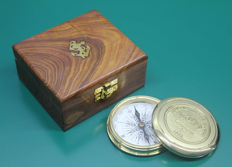 Ahşap Kutulu Pirinç Pusula Model 9