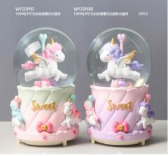 Unicorn Atı Işıklı Müzikli Püskürtmeli Büyük Boy Kar Küresi