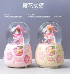 Anime Karakterli Işıklı Müzikli Püskürtmeli Büyük Boy Kar Küresi