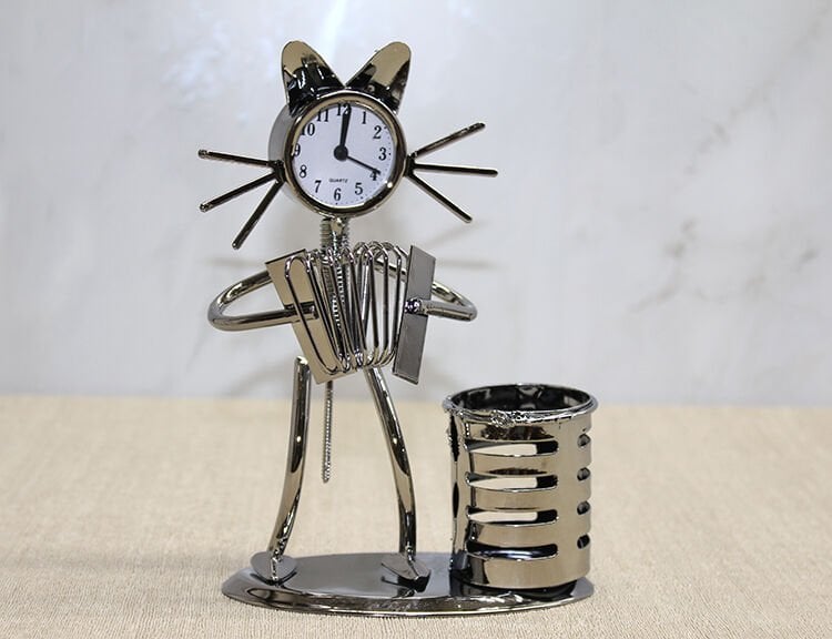 Metal Akordiyon Çalan Müzisyen Kedi Saat Ve Kalemlik