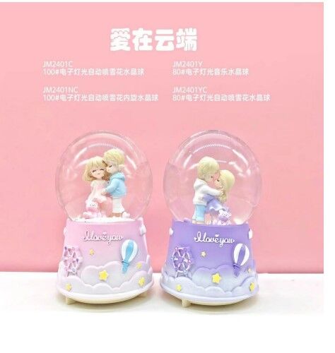 Sevgili Temalı Işıklı Müzikli Püskürtmeli Büyük Boy Kar Küresi