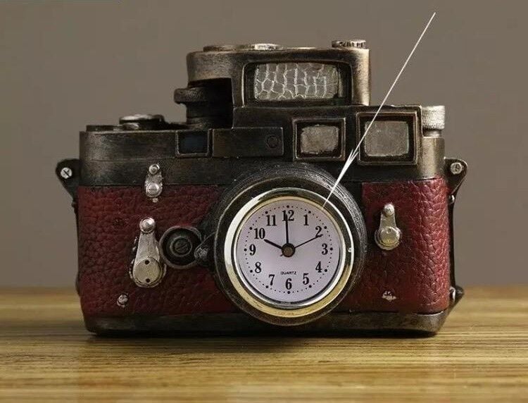 Dekoratif Fotoğraf Makinesi Tasarımlı Kumbaralı Masa Saati
