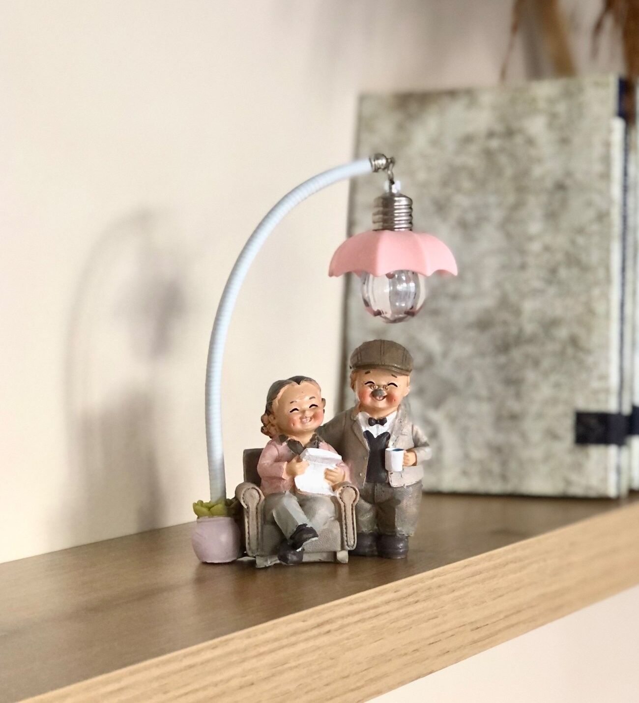 Yaşlı Çift Işıklı Biblo