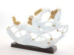 Polyester 3'lü Şahlanmış At Figürü