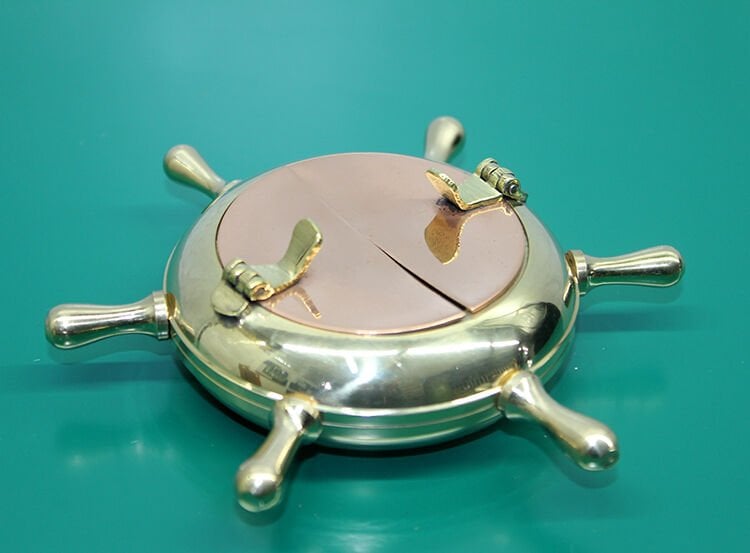 Pirinç Dümenli Kapaklı Küllük