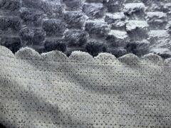 Kaymaz Tabanlı Kabartmalı Peluş Çok Amaçlı Örtü