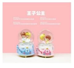 Sevgili Temalı Işıklı Müzikli Püskürtmeli Büyük Boy Kar Küresi