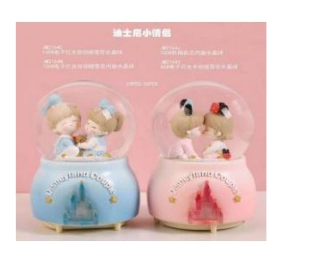 Sevgili Temalı Işıklı Müzikli Püskürtmeli Büyük Boy Kar Küresi