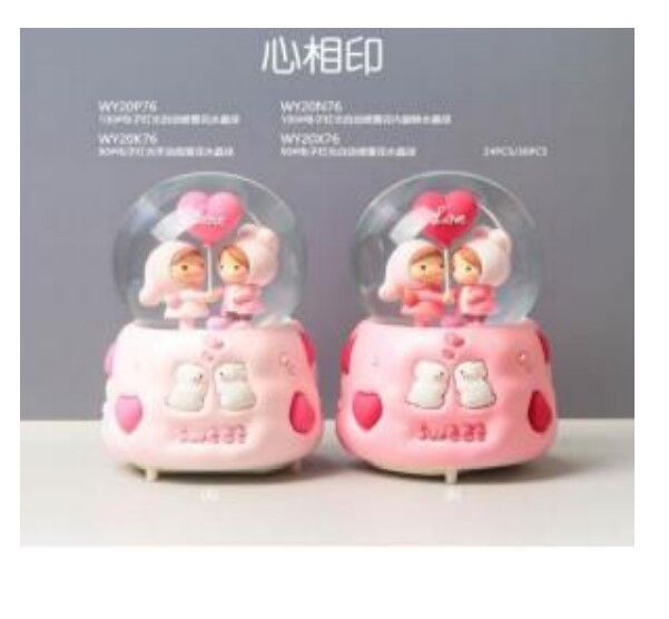 Sevgili Temalı Işıklı Müzikli Püskürtmeli Büyük Boy Kar Küresi