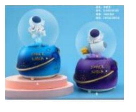 Astronot Tasarımlı Işıklı Müzikli Püskürtmeli Büyük Boy Kar Küresi