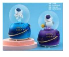 Astronot Tasarımlı Işıklı Müzikli Püskürtmeli Büyük Boy Kar Küresi