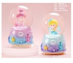 Sevimli Kız Işıklı Müzikli Püskürtmeli Büyük Boy Kar Küresi