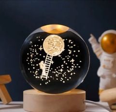 Merdivenle Dünyaya Tırmanan Astronot Renk Değiştiren Işıklı Cam Küre 6cm