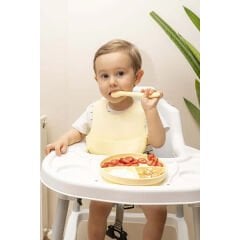 Sarı 3’lü Silikon Yemek Seti – Önlük + Diş Kaşıyıcılı Kaşık + Vakumlu Tabak