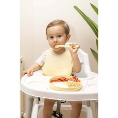 Sarı 3’lü Silikon Yemek Seti – Önlük + Diş Kaşıyıcılı Kaşık + Vakumlu Tabak