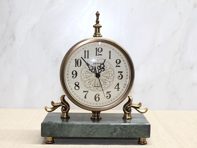 Mermer Tabanlı Masaüstü Saat