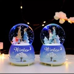 Kış Masalı Işıklı Müzikli Püskürtmeli Büyük Boy Kar Küresi