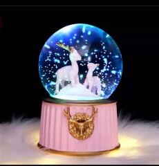 Geyik Temalı Işıklı Müzikli Püskürtmeli Büyük Boy Kar Küresi