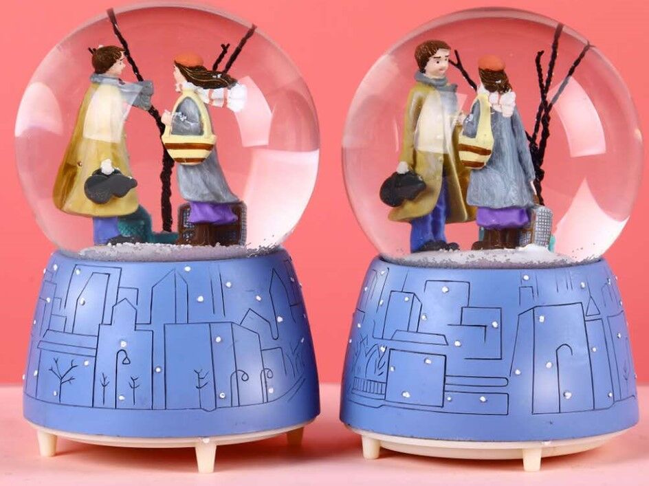 Kış Masalı Işıklı Müzikli Orta Boy Kar Küresi