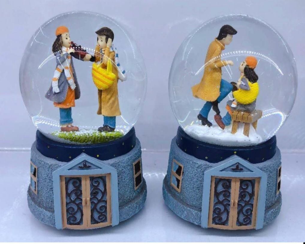 Romantik Kış Masalı Işıklı Müzikli Orta Boy Kar Küresi