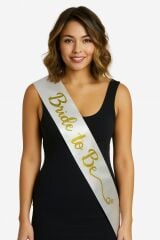 Beyaz Saten Üzerine İtalik Altın Bride To Be Kuşağı