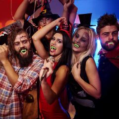 Fosforlu Çift Damak Takma Vampir Dişi