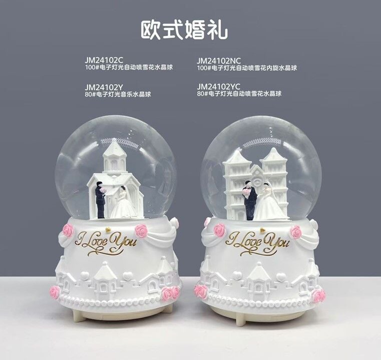 Işıklı Müzikli Püskürtmeli Büyük Boy Kar Küresi Model 31