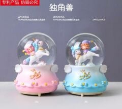 Unicorn Üzerindeki Kız Işıklı Müzikli Püskürtmeli Büyük Boy Kar Küresi