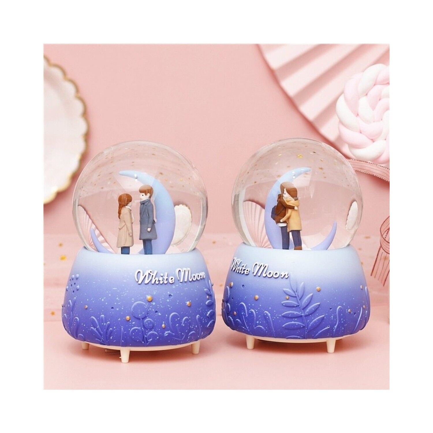 Ay Altında Buluşan Çift Işıklı Müzikli Orta Boy Kar Küresi