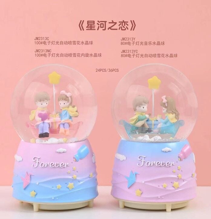 Sandaldaki Sevgililer Işıklı Müzikli Orta Boy Kar Küresi