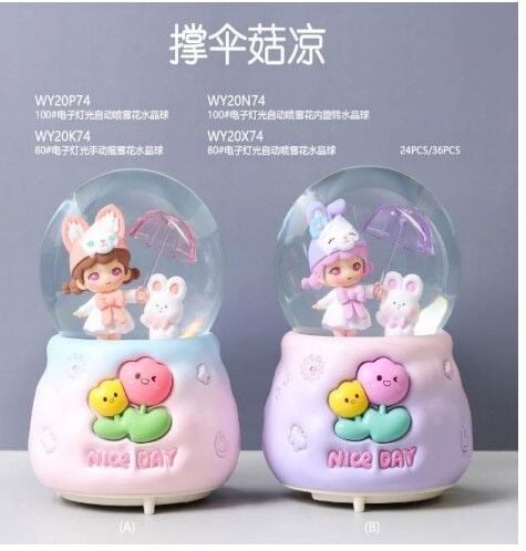 Sevimli Kız Temalı Işıklı Müzikli Püskürtmeli Büyük Boy Kar Küresi