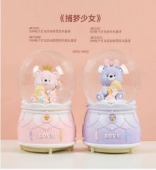 Sevimli Panda Işıklı Müzikli Püskürtmeli Büyük Boy Kar Küresi