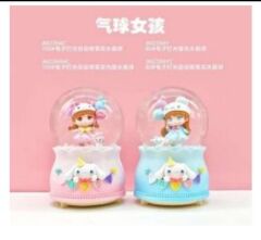 Sevimli Kız Işıklı Müzikli Püskürtmeli Büyük Boy Kar Küresi